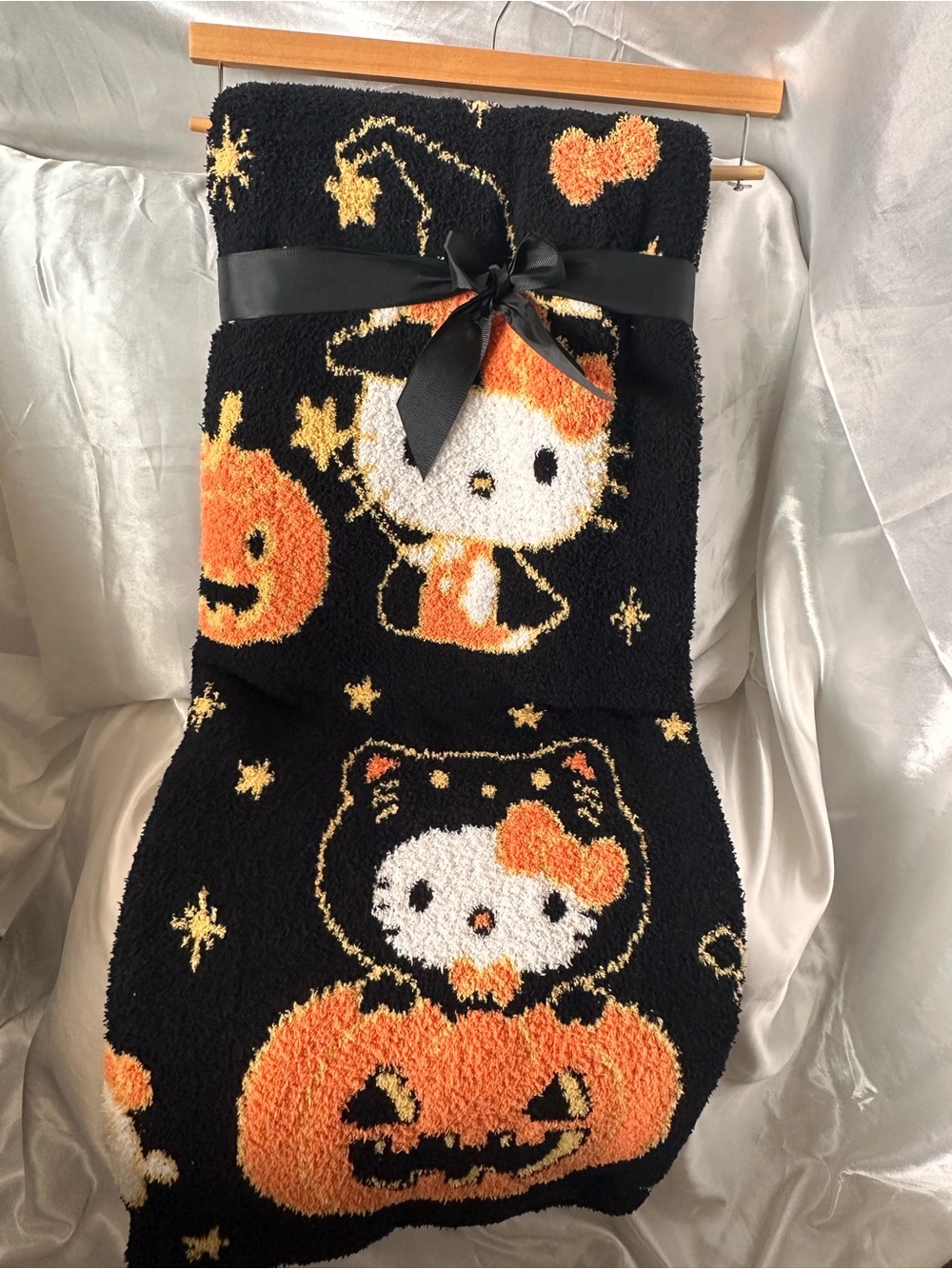 Hello Kitty Halloween Plush Costume Blanket in Black & Orange